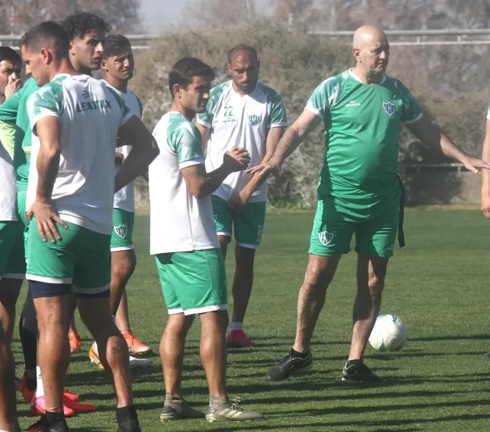 Marcelo Fuentes dejó de ser el DT de Desamparados