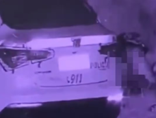 El policía quedó grabado en video y fue echado. El policía quedó grabado en video y fue echado.