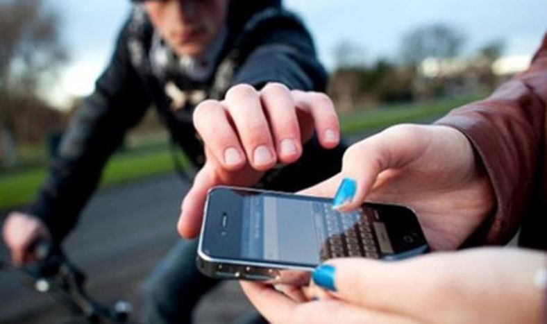 Intentó robar un celular y fue aprehendido por un policía de civil: va preso casi un año