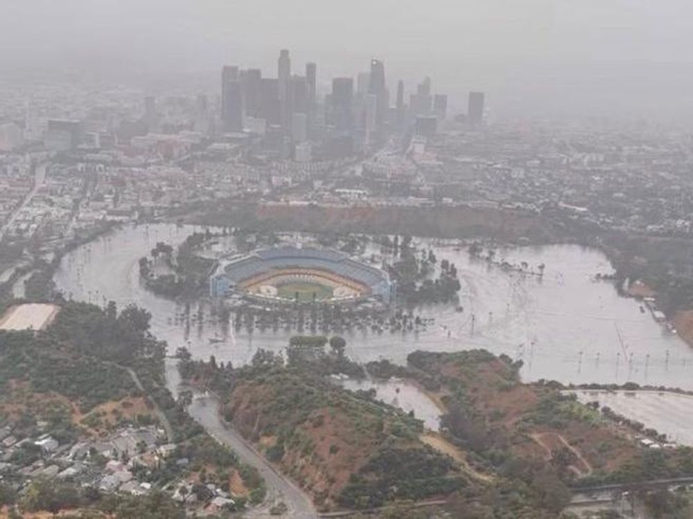 El huracán Hilary dejó un muerto en México y llegó a Estados Unidos causando inundaciones