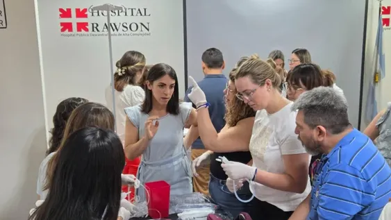 El taller sobre hemorragia obstétrico que se realizó en el Hospital Rawson incluyó una simulación clínica.