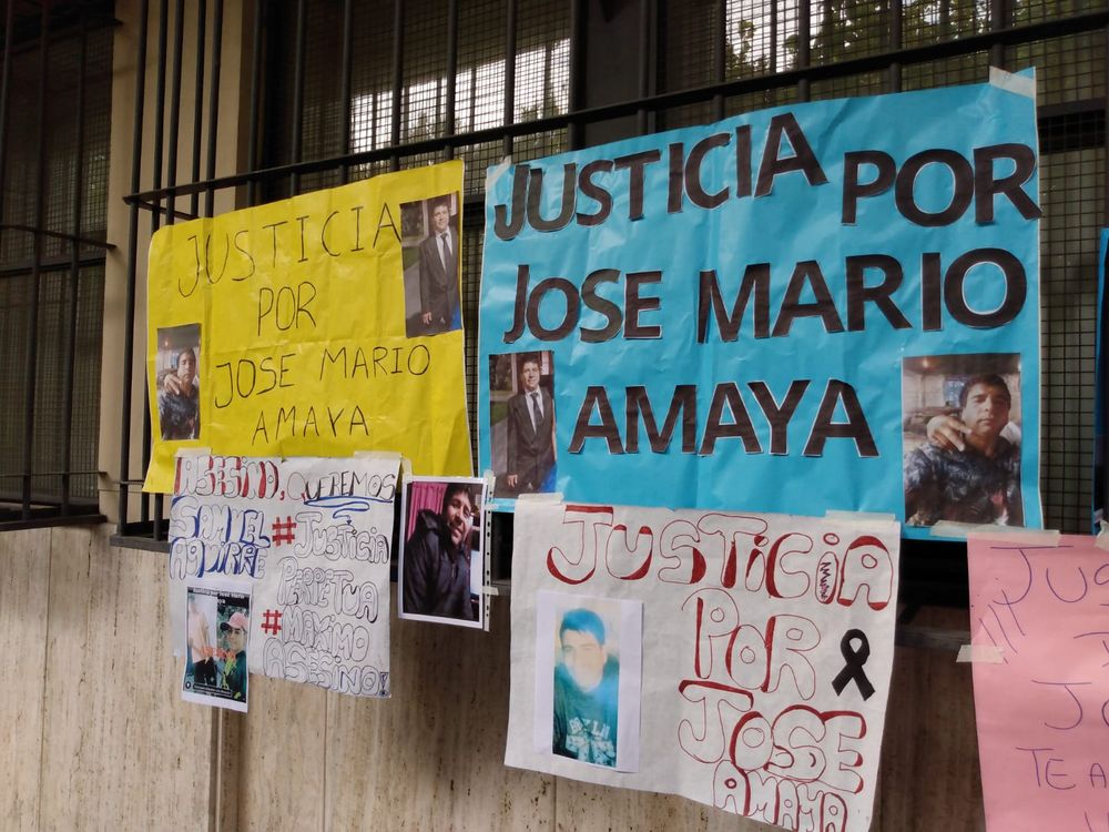 "Justicia por Jos&eacute; Mario Amaya", rezaban las pancartas colocadas en el frente de Tribunales.&nbsp;