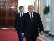 Donald Trump habia decidido ayer no ir al casamiento de su hijo para avanzar con el acuerdo con el régimen de Irán. Donald Trump habia decidido ayer no ir al casamiento de su hijo para avanzar con el acuerdo con el régimen de Irán.