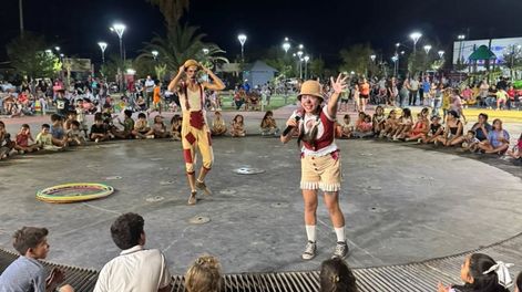Los baños públicos en Sarmiento están pensados para la gente que concurre a la villa cabecer a hacer trámites o a divertirse en la Plaza Dominguito.