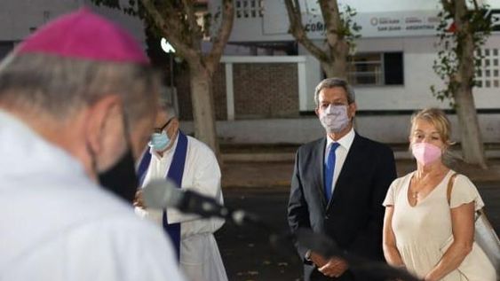 El homenaje a las víctimas del terremoto incluyó a los caídos por la pandemia