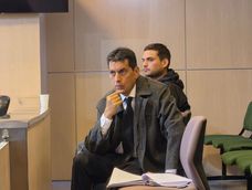 De la Fuente llega al juicio en prisión, junto con el otro acusado. De la Fuente llega al juicio en prisión, junto con el otro acusado.
