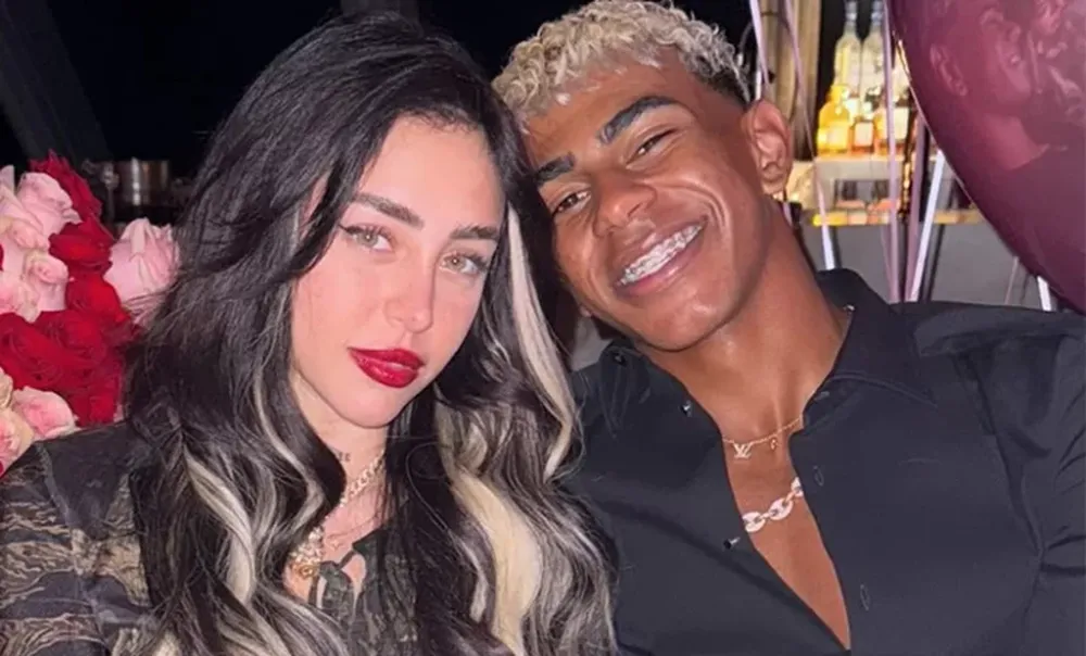 Nicki Nicole y Lamine Yamal, a los besos en una terraza