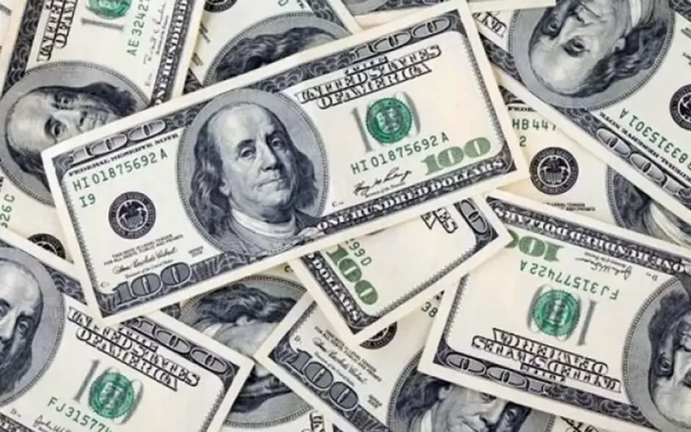 El dólar registró su segunda suba al hilo y cerró en $36,97