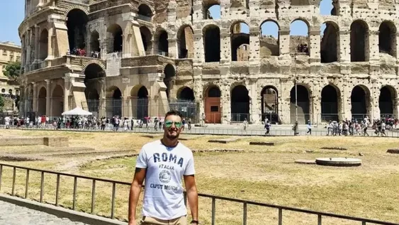 Nació en San Juan y era gerente en Mc Donald’s pero dejó todo y se fue a “ser feliz” en Europa