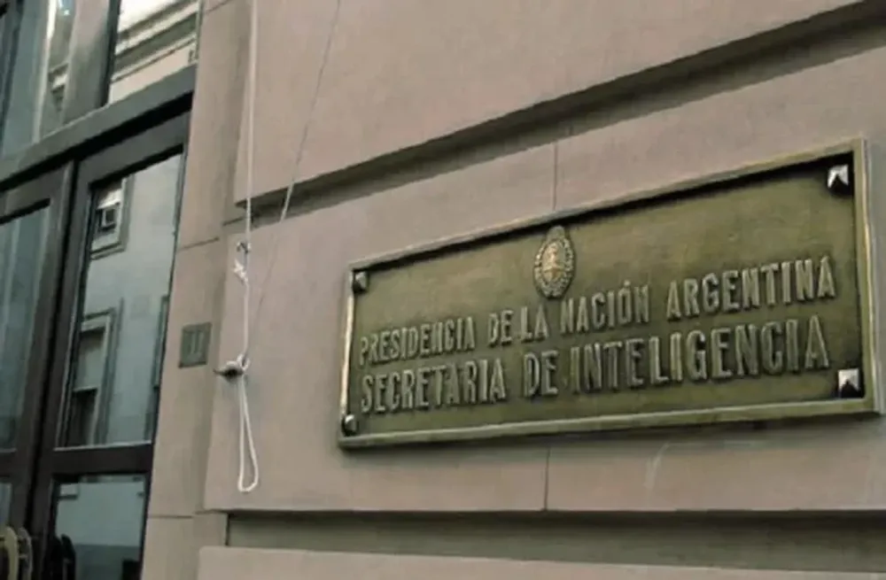 El gasto en inteligencia trepó en 2025 mientras cayó en salud, educación y obra pública