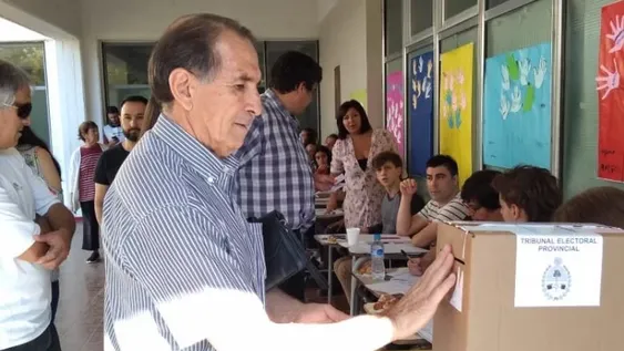 Agüero sufragó y se quejó de irregularidades: “Hay faltante de votos”