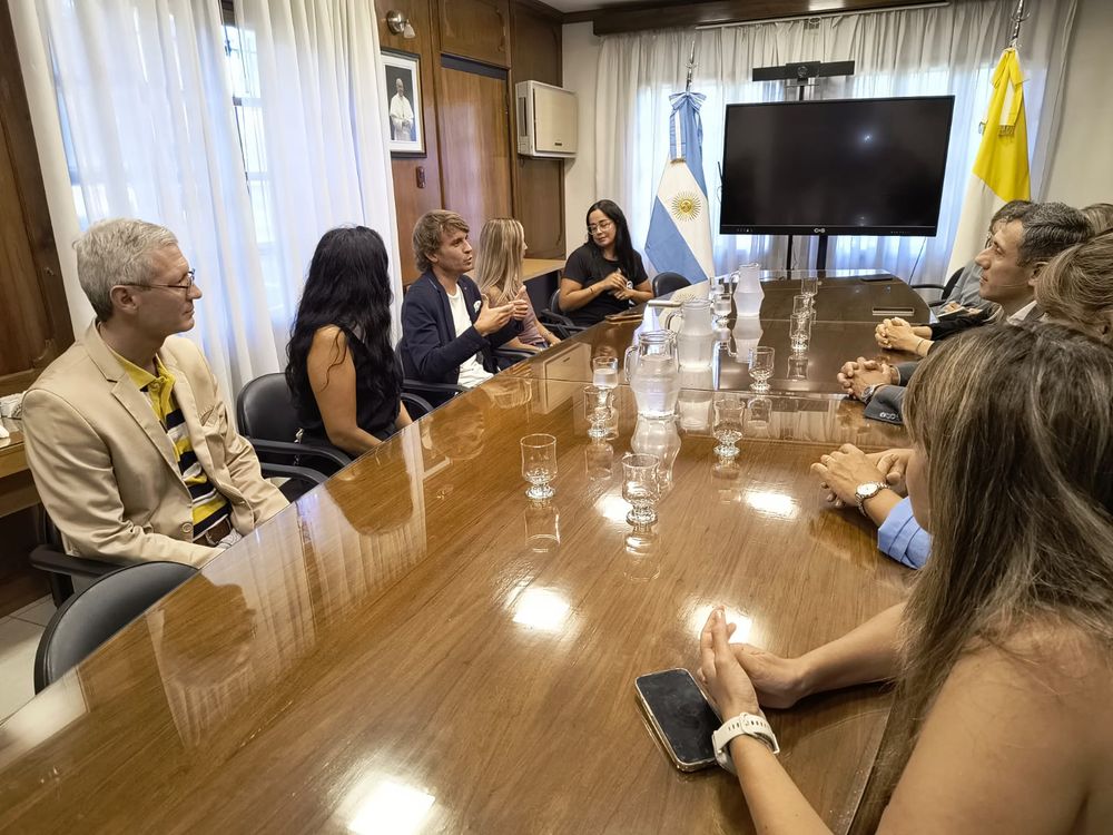 La Uccuyo y la Asociación de Sordomudos de San Juan firmaron un convenio para que alumnos de Medicina se capaciten en Lengua de Señas.
