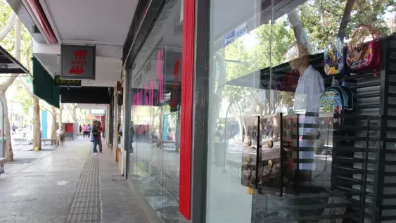 Abrió casi por completo el comercio céntrico pero el flujo de gente fue escaso