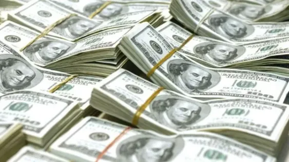 El dólar cayó 12 centavos y se acercó a los $28