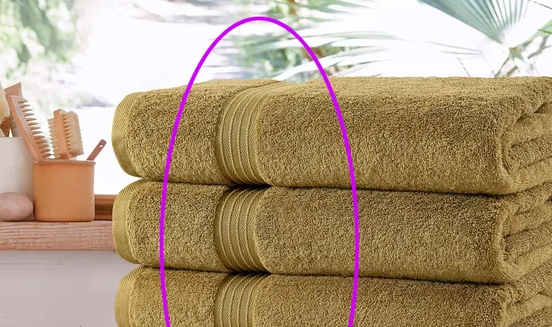 La función ‘oculta’ que tienen las rayitas en la toalla de baño: pocos lo saben.