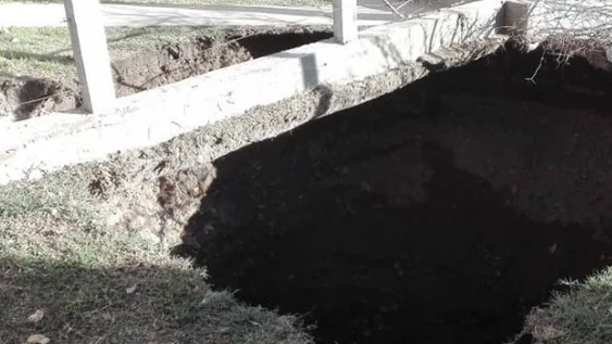 Una beba de 2 años cayó a un pozo negro de más de 3 metros de profundidad