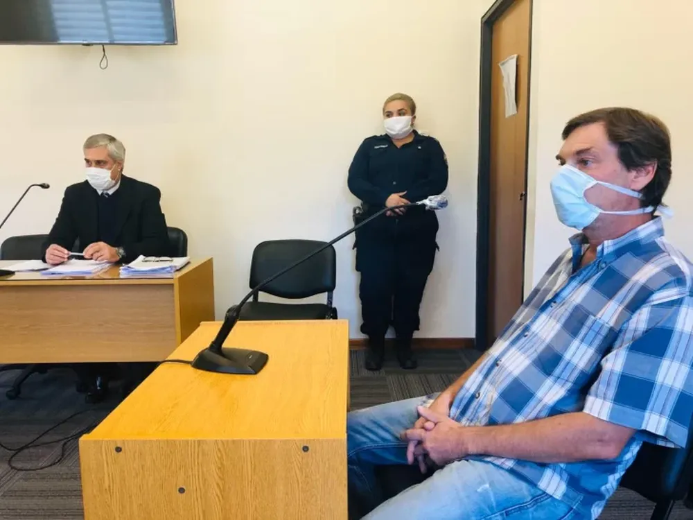 Prisión condicional para el supervisor de una textil que mandó a trabajar a 20 empleados