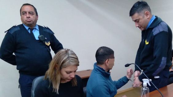 Le dan 15 años de cárcel a un farmacéutico por haber abusado y violado a su hijastra