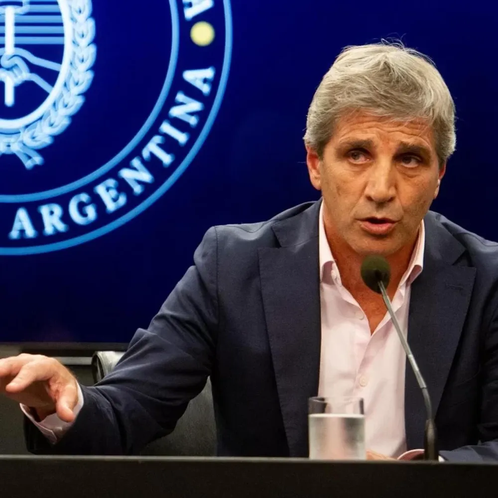 Luis Caputo se quedó con el control de los fondos fiduciarios
