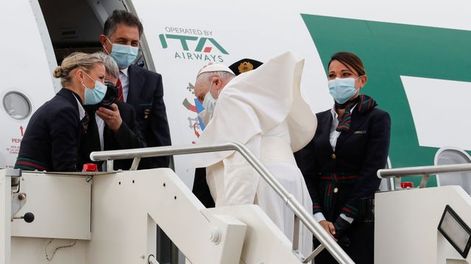 Francisco vuela hacia Chipre para iniciar una visita al Mediterráneo centrada en los refugiados