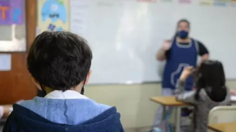 Comienza el uso obligatorio de barbijos en los colegios de Chile por un alerta sanitaria