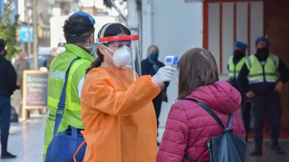 Un investigador del Conicet indicó que hay “7 casos no detectados por cada uno de los detectados”