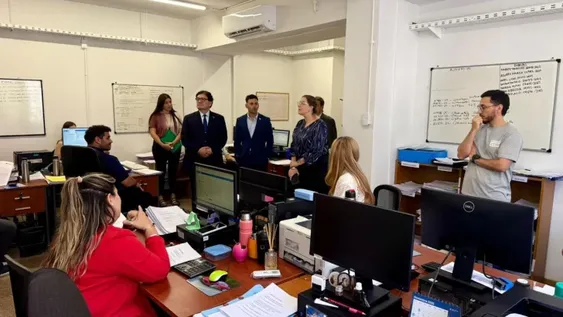 La presidenta de la Corte de Justicia, Adriana García Nieto, encabezó la visita al Edificio 25 de Mayo para corroborar el avance de la obra de remodelación y ampliación.