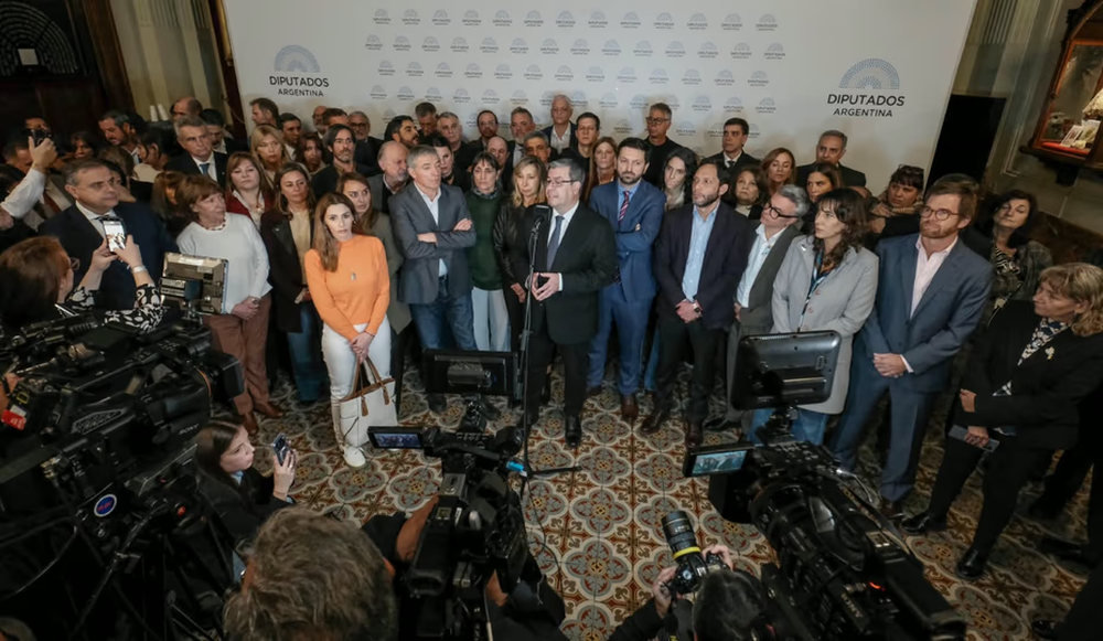 La oposición sostiene la convocatoria a sesionar el jueves que viene.