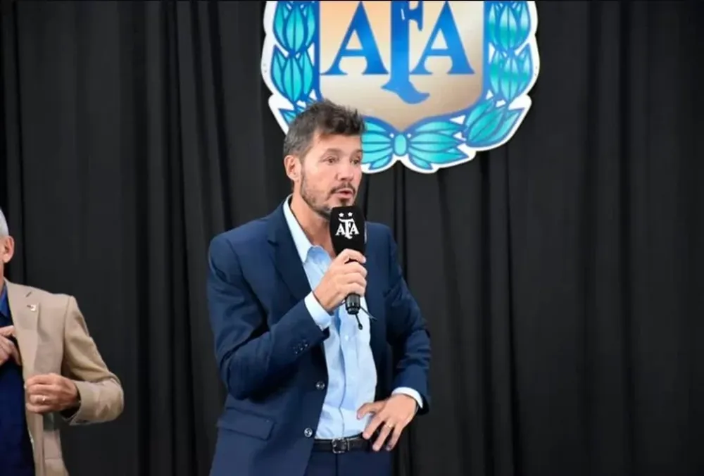 Tinelli: “El fútbol volvería el 16 o 23 de octubre”