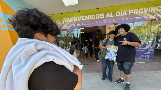 Ismael Mansur, organizador del Día del Gamer. Más de uno quiso tener una foto con el carismático referente de LAG Esports