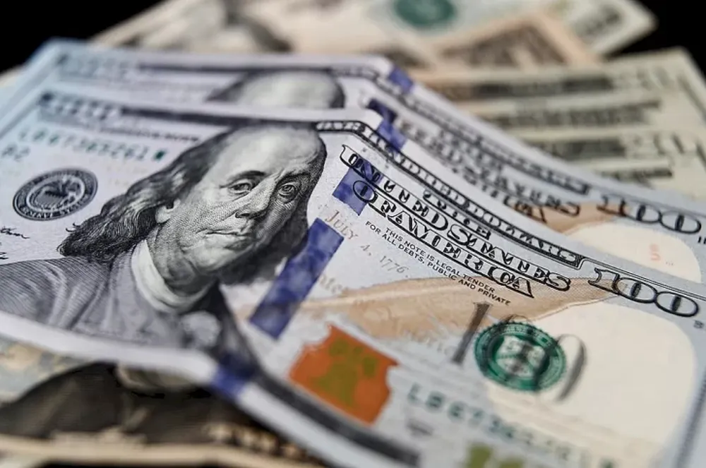 El dólar blue cedió un peso y quedó en $139