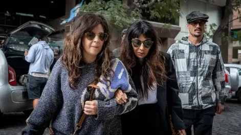 Dalma y Gianinna Maradona, durante el primer día del juicio por la muerte de su padre. (Foto: Lele Heredia - TN).