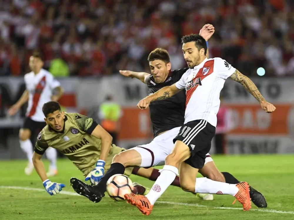 Scocco: “Lo importante es mantener el arco en cero de local”