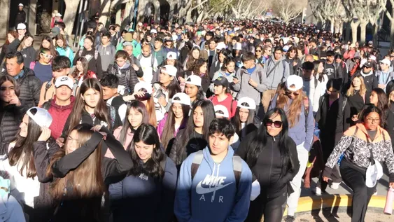 Más de 3.000 jóvenes participaron de la largada de la peregrinación hacia Ceferino Namuncura.