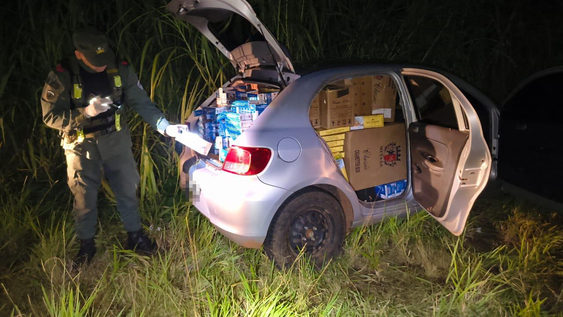 El vehículo secuestrado con la mercadería en el interior.
