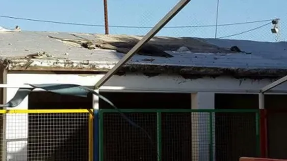 El viento provocó daños en un colegio y obligó a suspender las clases