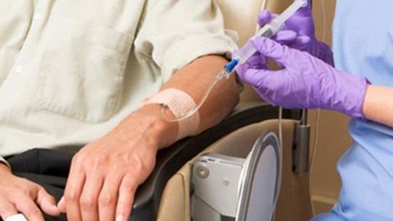 El drama de un abuelo que necesita tres drogas para la quimioterapia y no las consigue