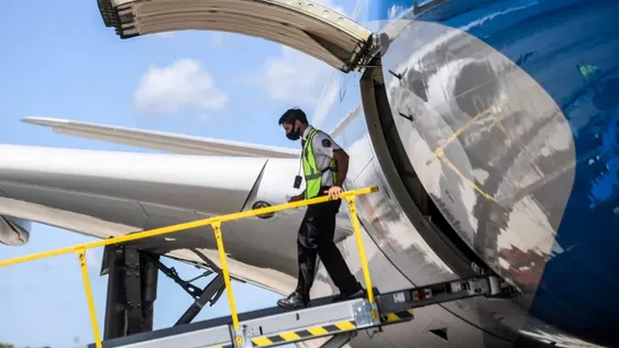 Llegó al país el vuelo de Aerolíneas Argentinas con 904 mil vacunas desde China