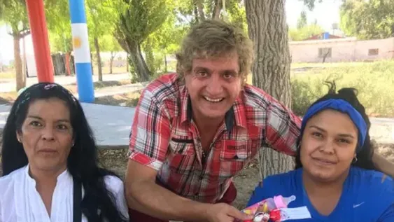 Un reconocido estilista irá por la intendencia de Angaco junto a Orrego