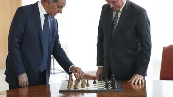 Daniel Scioli fue recibido por Bolsonaro y buscan cumbre con Fernández