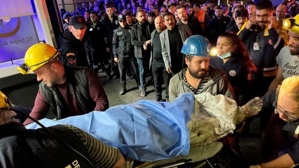 Al menos 40 muertos y decenas de atrapados tras una explosión en una mina de carbón en Turquía