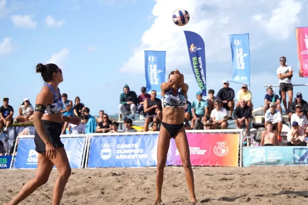 Arena y sol. La sanjuanina Fernanda Pereyra fue finalista en una de las etapa del circuoto estival de vóley playa.