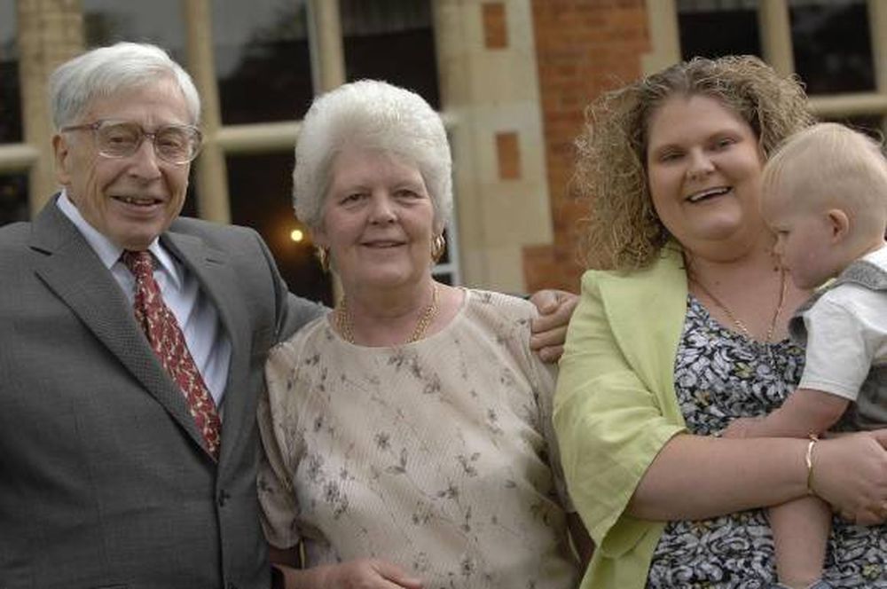 Nobel para el padre del primer bebé de probeta