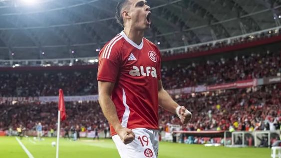 Vuelta. Después de 5 años, Rafael Santos Borré vuelve a ponerse la camiseta de River Plate.