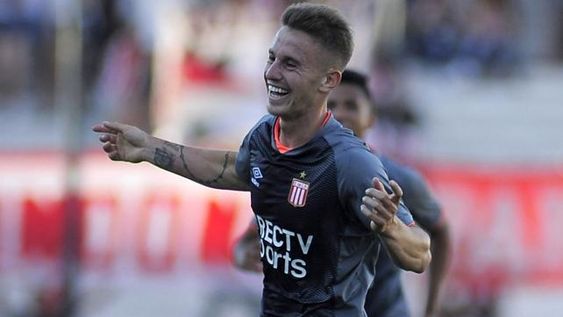 Estudiantes golpeó en el final y recuperó la sonrisa