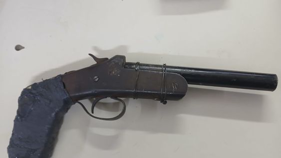 Pistola secuestrada.