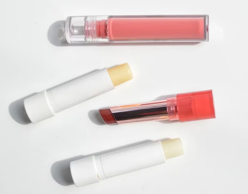 Herpes, estafilococo y otras afecciones: los riesgos de compartir los lápices labiales