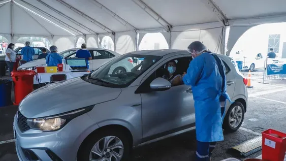 Suspenden la vacunación en Estadio del Bicentenario por el viento y retoman al mediodía
