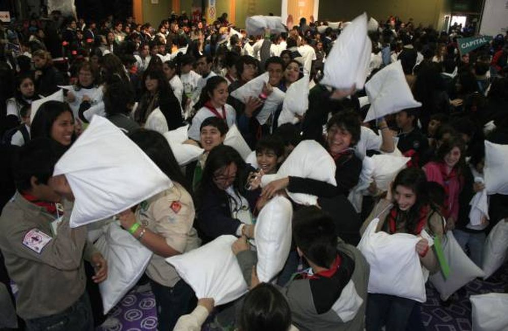 El Congresito abrió con  batalla de almohadones