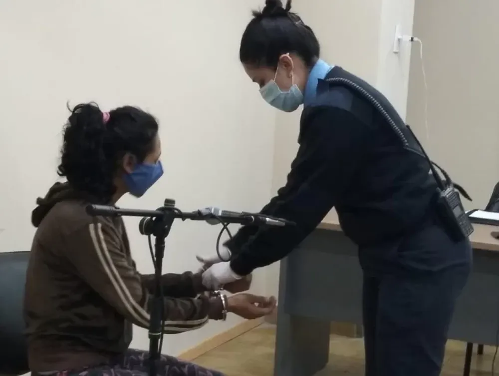 Le arrojó un ladrillo a la nuca a menos de un metro: así mató a su ex, según la pesquisa